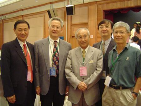 2004 (74).jpg - Nov 30~Dec 04, 2004 第7屆亞洲水產學會會議 (7th Asian Fisheries Forum)(合照)(馬來西亞 檳城)[ 7th Asian Fisheries Forum (Penang, Malaysia)]-6
